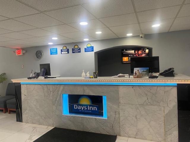 Days Inn By Wyndham Scranton Pa Dickson City Bagian luar foto